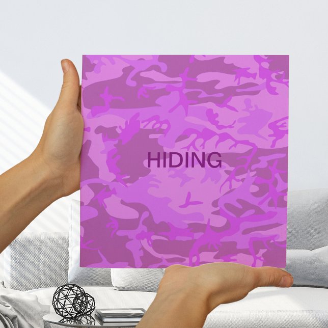 Poster Camuflagem Roxa Claro Escondendo Pequeno (Light Purple Camouflage Hiding Small Poster)