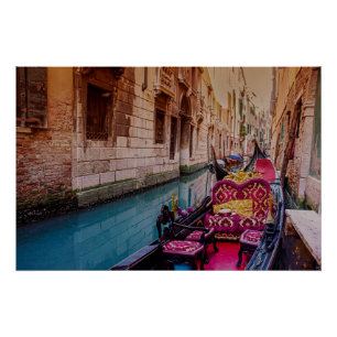 Pôster Canal com gondola tradicional em Veneza, Itália
