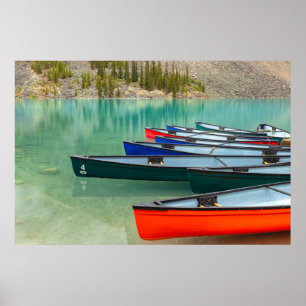 Poster Canoa Colorida no Lago Turquesa