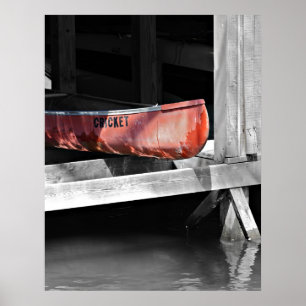 Poster Canoa vermelha velha em uma casa de barco de