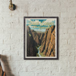 Poster Cantão Negro Da Arte Do Parque Nacional De Gunniso<br><div class="desc">Canyon Negro Da trabalho de arte De Vetor De Gunnison. O parque circunda parte de um desfiladeiro profundo e murado esculpido através da rocha pré-ambriana pelo rio Gunnison. A vida selvagem inclui os cervídeos,  os alces e as águias ouros.</div>