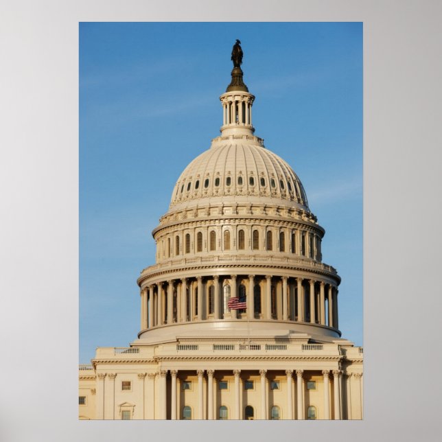 Pôster Capitol Building shot ao anoitecer (Frente)