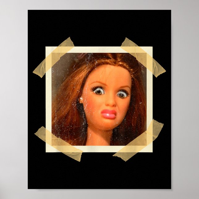 Poster Cara de Boneca Repulsiva Meme Hilário Sarcástico (Frente)