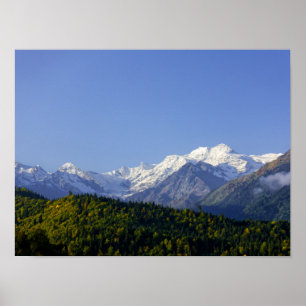 Poster Cartaz das montanhas do Grande Cáucaso com neve no