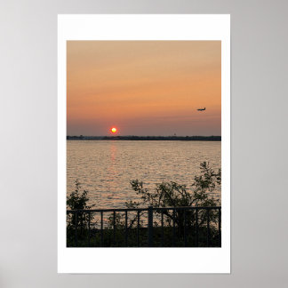 Poster Cartaz de pôr do sol na paisagem aquática com aviã