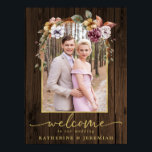 Poster Casamento de Foto do Arco Floral de Madeira Rústic<br><div class="desc">Sinal de Boas-vindas do Arco Floral de Madeira Rústica com Sinal de Boas-vindas apresentando um arco elegante com flores rústicas e verde em um fundo rústico de madeira de fazenda. Nossa tipografia de script personalizada, combinada com sua foto e detalhes, faz disso a adição perfeita ao seu casamento, recepção ou...</div>