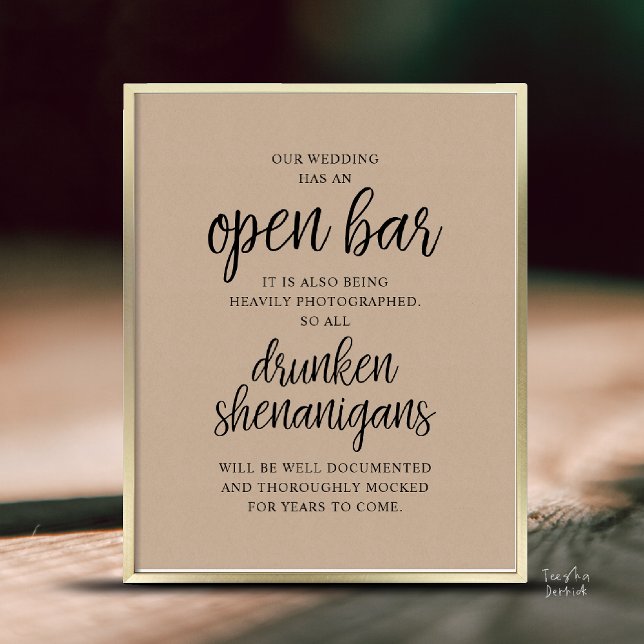 Poster Casamento Rústico Bar Aberto, Travessuras Bêbadas (Modern Rustic Wedding Open Bar Drunken Shenanigans Poster in Cottage Brown Kraft)