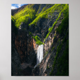 Poster Cascata majestosa Boka em primavera glória