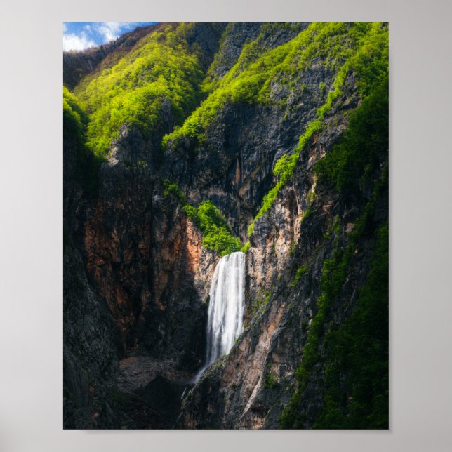 Poster Cascata majestosa Boka em primavera glória (Frente)