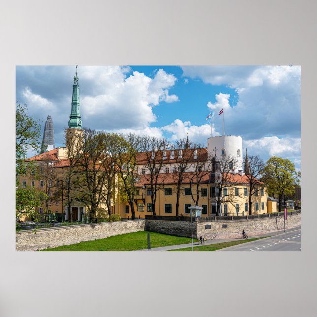 Poster Castelo de Riga durante o dia ensolarado em Riga,  (Frente)