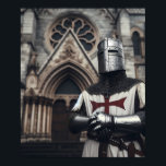 Poster Cavaleiro Templário Detalhado de Prata Valiant<br><div class="desc">Um cavaleiro em armadura Templar cheio fica orgulhoso diante de uma catedral majestosa gótica. A luz do sol lança sombras dramáticas,  destacando os detalhes complexos de sua blindagem e a imponente arquitetura do prédio. Principalmente cinzas e brancas com toques de vermelho</div>