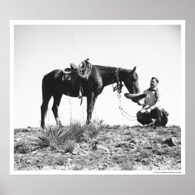 Pôster Cavalo comendo do chapéu de um vaqueiro. (Frente)