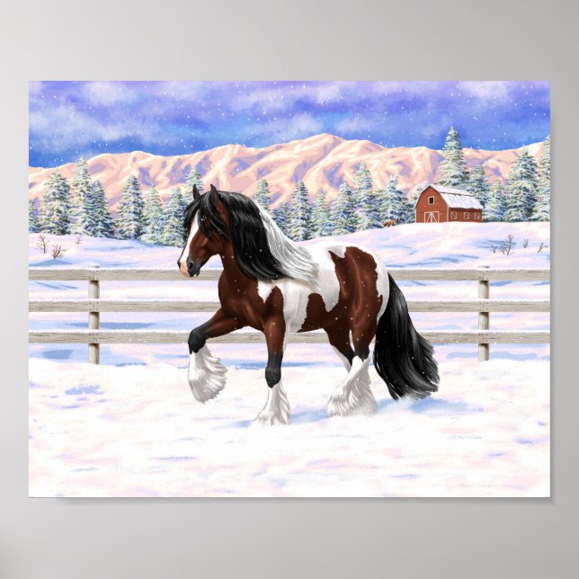 Poster Cavalo de Trança Ciganos Pinto Baía Marrom no Neve (Frente)
