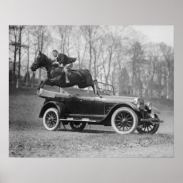 Pôster Cavalo Pulando Sobre Carro, 1923. Vintage Photo