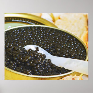 Pôster Caviar preto e uma colher de madrepérola para