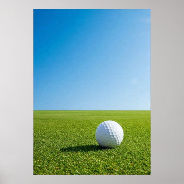 Poster Cena de Bola de Golfe no Fairway Ensolarado (Frente)