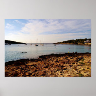 Poster Cenário da Baía de Portinatx Ibiza com Barcos à Ve