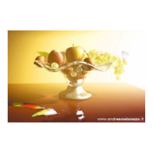 Cesto de vidro com frutas e bateria