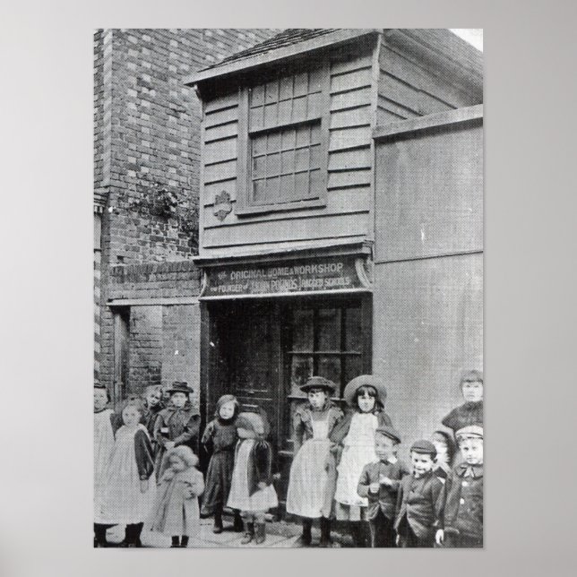 Pôster Children outside John Pounds's workshop (Frente)