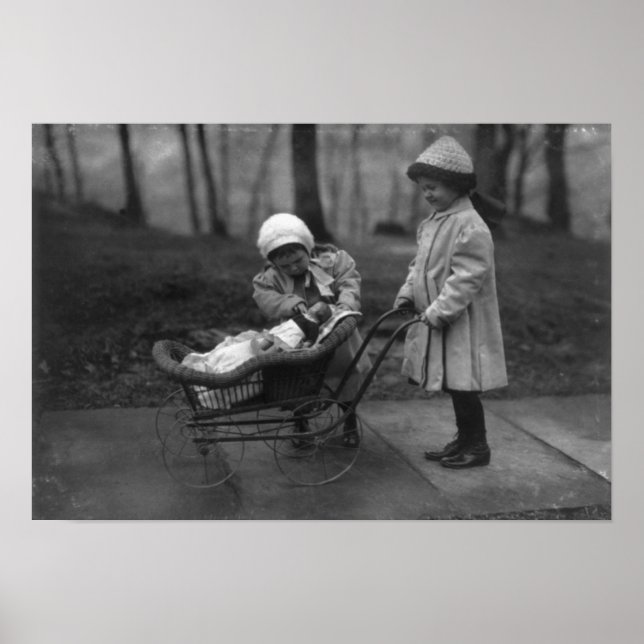 Poster Children Playing with Campbell Kid Doll (Frente)