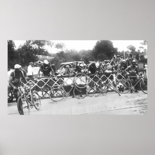 Poster Ciclistas Não Podem Esperar Na Travessia De Estrad