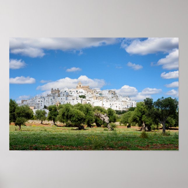 Poster Cidade branca de Ostuni com oliveiras, Puglia post (Frente)