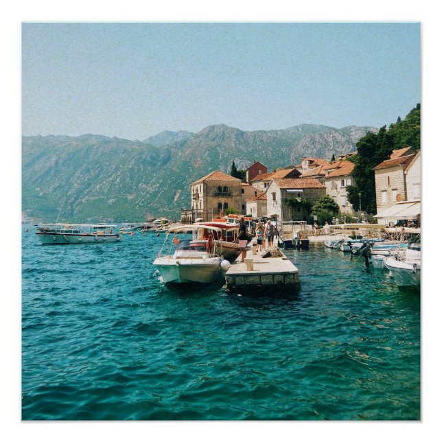 Pôster Cidade costeira de Perast, Montenegro (Frente)