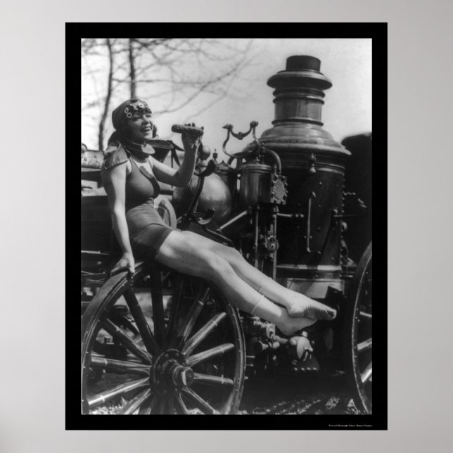Poster Circus Lady Sitting on a Fire Engine 1924 (Frente)