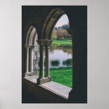 claustro gótico medieval do século XIII junto a um