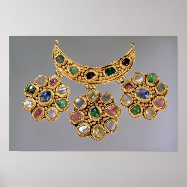Pôster Colar em forma crescente com pingentes (Frente)