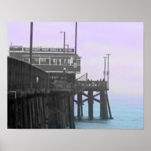 Pôster Colorido do Pier de Newport Nebuloso