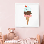 Poster Coluna tripla de cone de sorvete amarelo<br><div class="desc">Por que parar em uma colher quando você pode ter três com uma cereja em cima? Veja esta doce ilustração que é perfeita para decorar suas paredes. E veja meu compro para mais!</div>