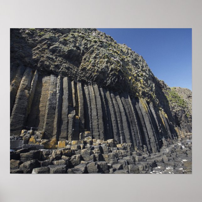 Pôster Colunas Basalt por Caverna de Fingal, Staffa, desl (Frente)