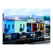 Comboio sendo puxado por duas locomotivas Roanoke