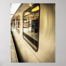 Comboios Urbanos Refletem Moderna Plataforma de Ci