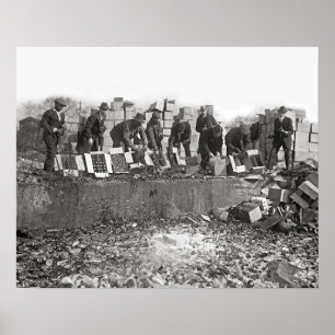 Poster Cópia ilegal de destruição Licor, 1923. Foto do