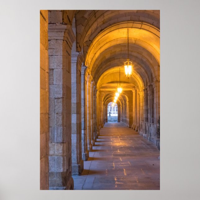 Pôster corredor de pedra iluminado com lâmpada, espanha (Frente)