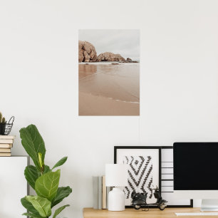 Poster Costa arenosa com rochas, estética minimalista beg