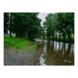 Pôster Costas de Elwy, um rio pacífico, em Ruas.