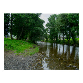 Pôster Costas de Elwy, um rio pacífico, em Ruas.