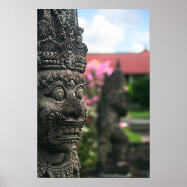 Pôster Courtyard Statue (Frente)