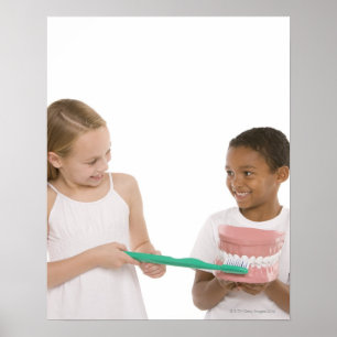 Poster Crianças com um conjunto de dentes modelo e tamanh