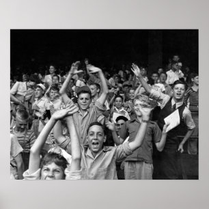 Poster Crianças em um Jogo de Bola, 1942. Foto Antiga de