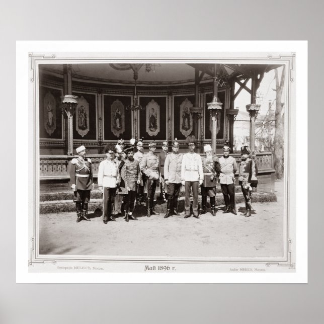 Poster czar Nicholas II (1868-1918) em pé no jardim (Frente)