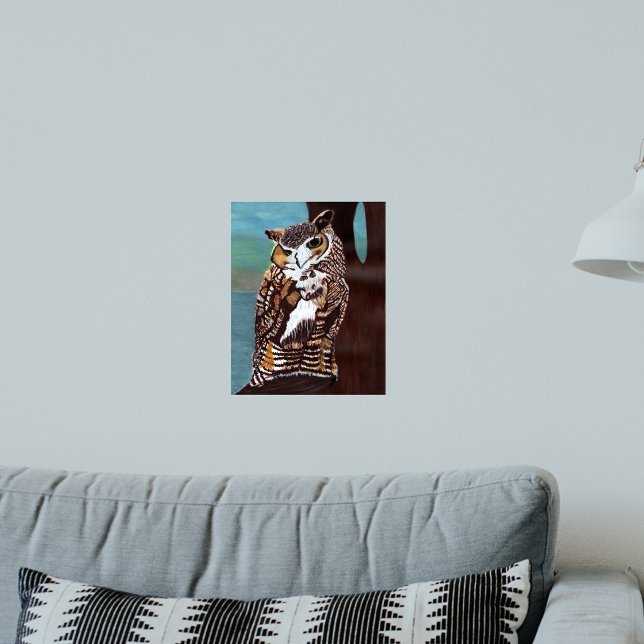 Poster de Coruja Branca e Castanha (Pretty brown barn owl sitting in tree blue sky water background on art wall poster.)