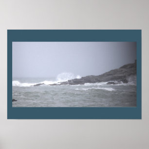 Pôster de ondas do oceano batendo nas rochas