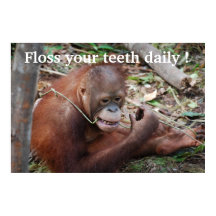 Dentista das crianças com fio dental