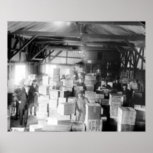 Pôster Depósito de uísque clandestino, 1920. Foto antiga