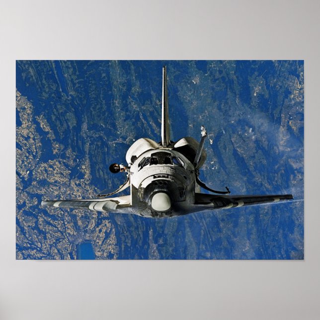 Pôster Descoberta de Shuttle de Espaço Aproximando-se do  (Frente)