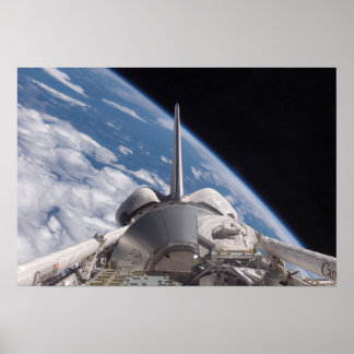 Pôster Descoberta do Shuttle do Espaço recuada pela Terra